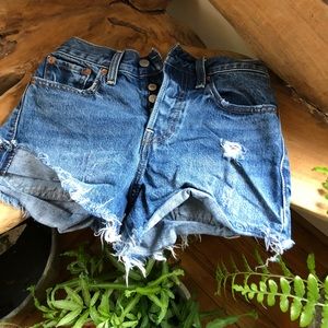 Levis Cut-Off Shorts